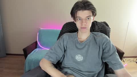 guy_liam1 online show from 12/22/24, 07:54