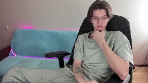 guy_liam1 online show from 02/13/25, 02:20