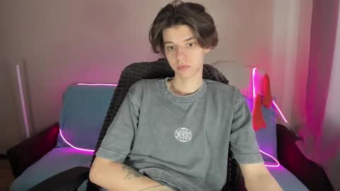 guy_liam1 online show from 02/16/25, 01:38