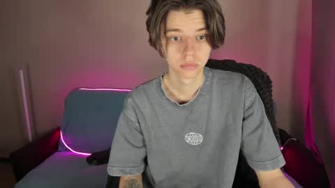 guy_liam1 online show from 02/17/25, 06:20