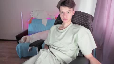 guy_liam1 online show from 09/26/25, 08:40