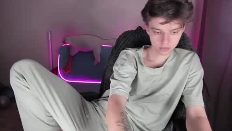 guy_liam1 online show from 10/14/25, 02:18