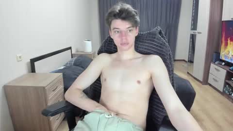 guy_liam1 online show from 12/21/25, 08:21