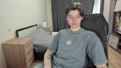 guy_liam1 online show from 04/05/26, 07:49