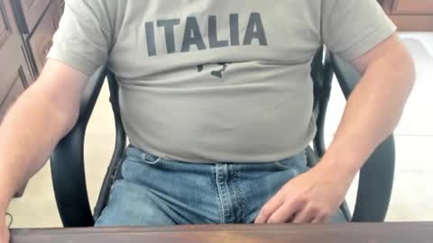 Snapshot of guygdr chatting on 11/07/25, 04:18 Guy online show from 11/07/25, 04:18