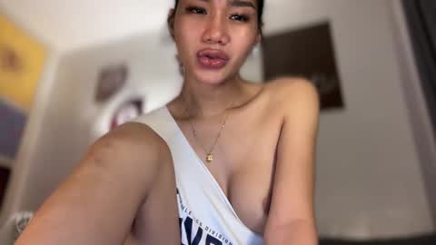 Snapshot of gwapangahas chatting on 12/19/25, 09:22 Alexa online show from 12/19/25, 09:22