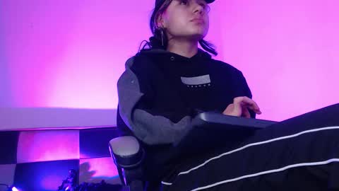 gwenhazel online show from 11/20/25, 11:21