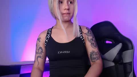 gwenhazel online show from 12/04/25, 11:19