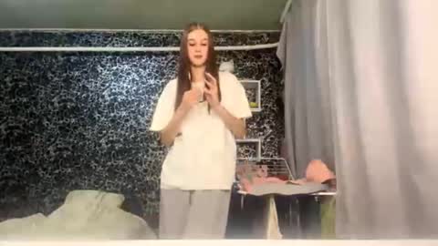 Gwen online show from 09/29/25, 08:13