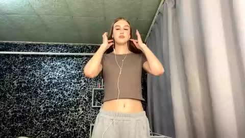 Gwen online show from 10/03/25, 08:06