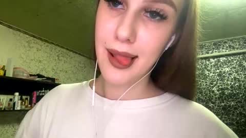Gwen online show from 10/13/25, 08:42