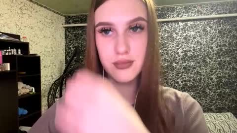 Gwen online show from 10/21/25, 08:09