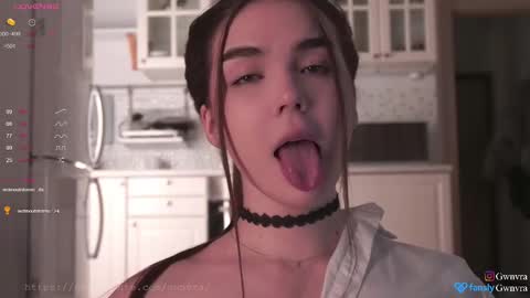 Gwen is back  online show from 03/07/25, 04:11