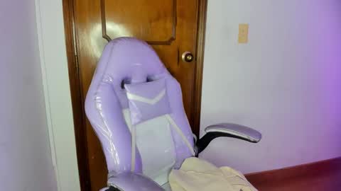 gyal_8_ online show from 11/08/25, 10:30