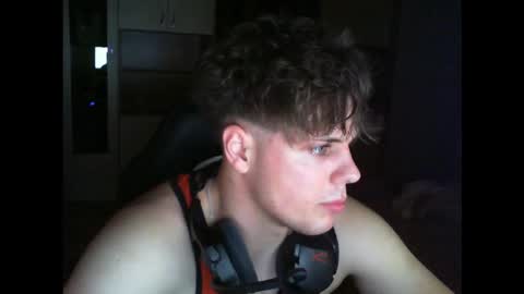 Snapshot of gymguy0505 chatting on 12/16/25, 10:59 gymguy0505 online show from 12/16/25, 10:59