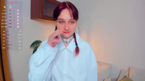 Kelly  Lilly online show from 10/03/25, 07:00