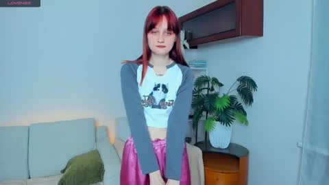 Kelly  Lilly online show from 11/23/25, 07:35