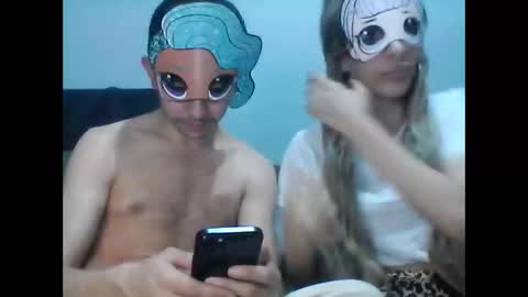 h0tcouple00 online show from 11/10/25, 07:46