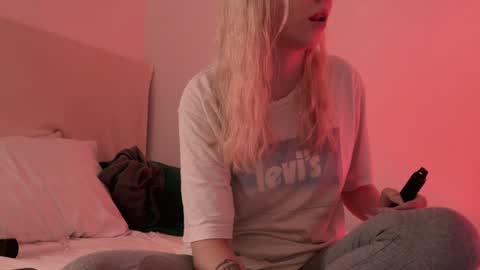 Snapshot of h2h0e chatting on 12/05/24, 07:28 Lana online show from 12/05/24, 07:28