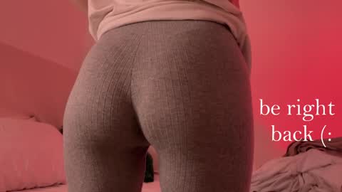 Snapshot of h2h0e chatting on 12/14/24, 11:01 Lana online show from 12/14/24, 11:01