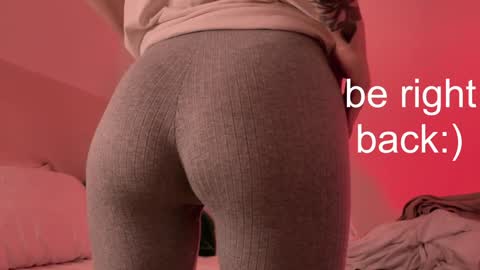 Snapshot of h2h0e chatting on 12/30/24, 06:49 Lana online show from 12/30/24, 06:49