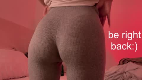 Snapshot of h2h0e chatting on 01/04/25, 11:27 Lana online show from 01/04/25, 11:27