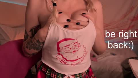 Snapshot of h2h0e chatting on 01/11/25, 08:10 Lana online show from 01/11/25, 08:10