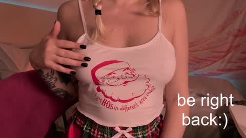 Snapshot of h2h0e chatting on 01/26/25, 10:13 Lana online show from 01/26/25, 10:13