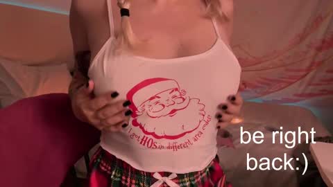 Snapshot of h2h0e chatting on 02/21/25, 06:59 Lana online show from 02/21/25, 06:59