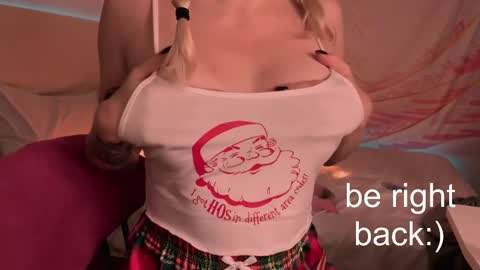 Snapshot of h2h0e chatting on 02/23/25, 07:07 Lana online show from 02/23/25, 07:07