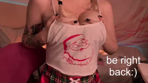 Snapshot of h2h0e chatting on 02/26/25, 08:11 Lana online show from 02/26/25, 08:11