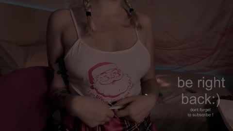 Snapshot of h2h0e chatting on 09/11/25, 02:22 Lana online show from 09/11/25, 02:22