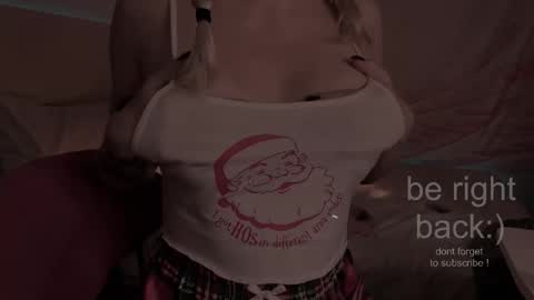 Snapshot of h2h0e chatting on 09/26/25, 03:43 Lana online show from 09/26/25, 03:43