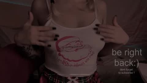 Snapshot of h2h0e chatting on 10/05/25, 09:45 Lana online show from 10/05/25, 09:45