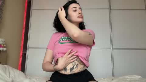 Snapshot of h3l9a_pataki chatting on 06/07/26, 03:05 Helga online show from 06/07/26, 03:05