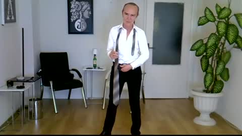 Snapshot of h_blackwood chatting on 06/26/26, 07:18 H. Blackwood online show from 06/26/26, 07:18