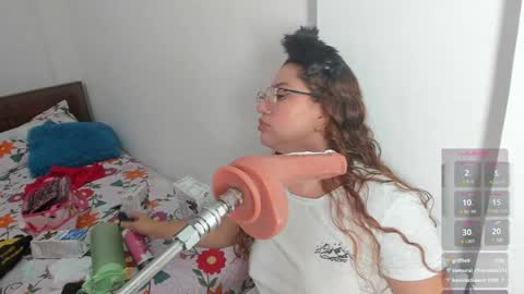 hade_cute2 online show from 12/18/24, 10:35