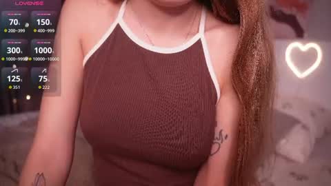 Snapshot of hadleynichols chatting on 06/16/26, 01:19 Hi Im Rebecca Glad to see you in my room PVT is open online show from 06/16/26, 01:19