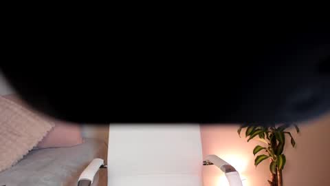 Hailey online show from 02/06/25, 01:38