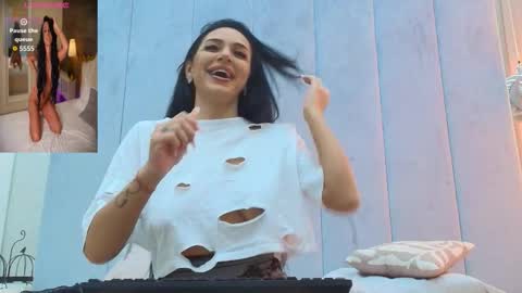 Hailey online show from 10/22/25, 06:24