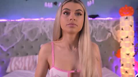 Hailey online show from 10/26/25, 08:20