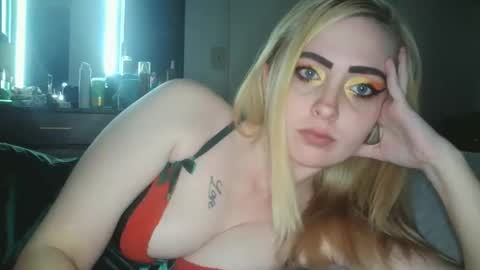 Hailey and d online show from 12/22/24, 05:12