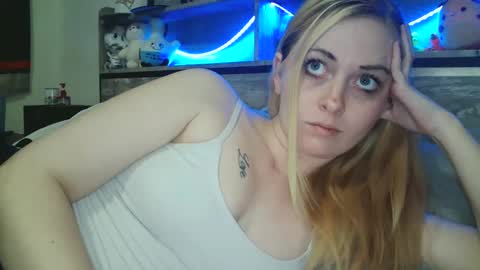 Hailey and d online show from 02/11/25, 11:54