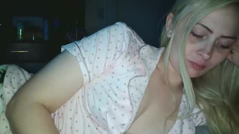 Hailey and d online show from 11/16/25, 09:15