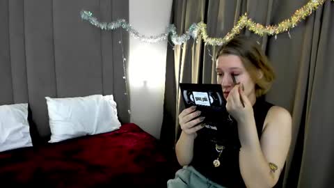 Hailey online show from 01/06/25, 01:53