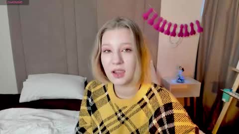 Hailey online show from 02/19/25, 02:01