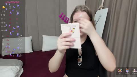 Hailey online show from 03/10/25, 02:17