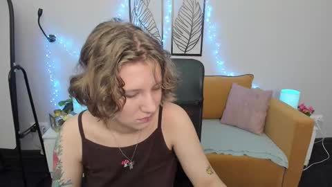 Hailey online show from 09/12/25, 08:58