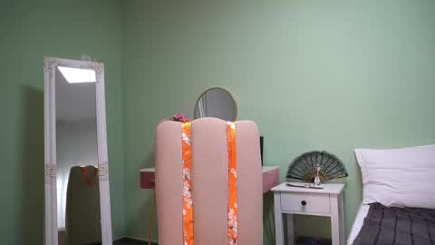 Hailey online show from 10/29/25, 04:15