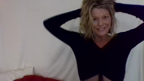 Snapshot of haileys123 chatting on 12/04/24, 03:48 Hailey online show from 12/04/24, 03:48
